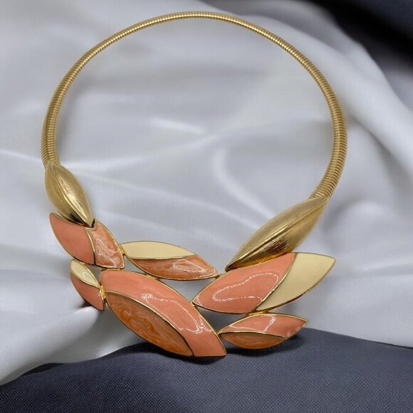 Vintage TRIFARI Coral Leaf Enamel Bib Necklace Gorgeous Choker Jewelry Chunky - Picture 7 of 11